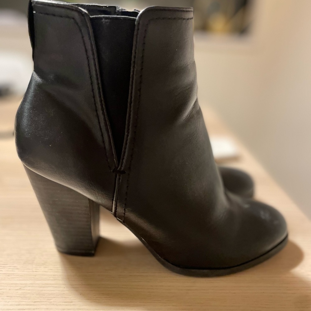 Black heeled boots